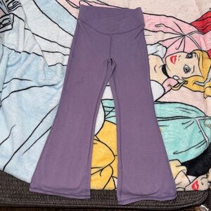 Girls size 5 Old Navy active Purple High rise Flared Girls Leggings. Stretchy!